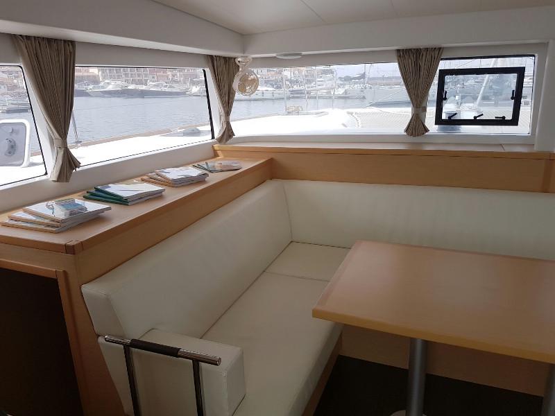 Book yachts online - catamaran - Lagoon 400 S2 - Laura - rent