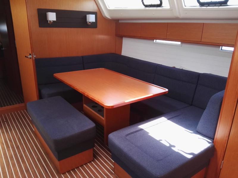 Book yachts online - sailboat - Bavaria Cruiser 51 - Nora - rent