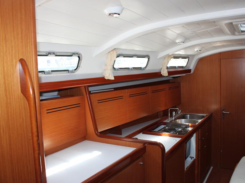 Book yachts online - sailboat - Beneteau Cyclades 43.3 - Elvira - rent
