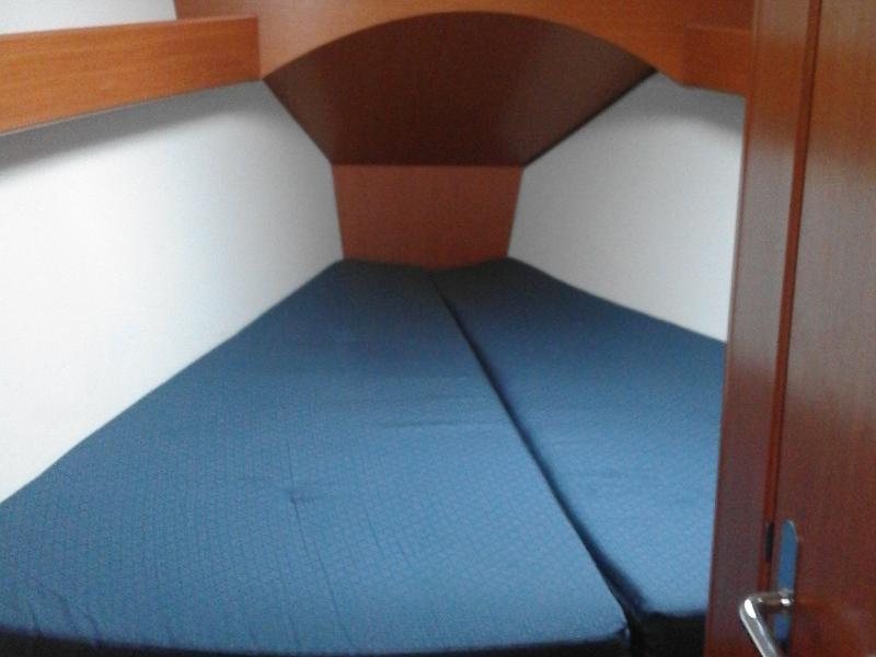 Book yachts online - sailboat - Beneteau Cyclades 43.3 - Elvira - rent