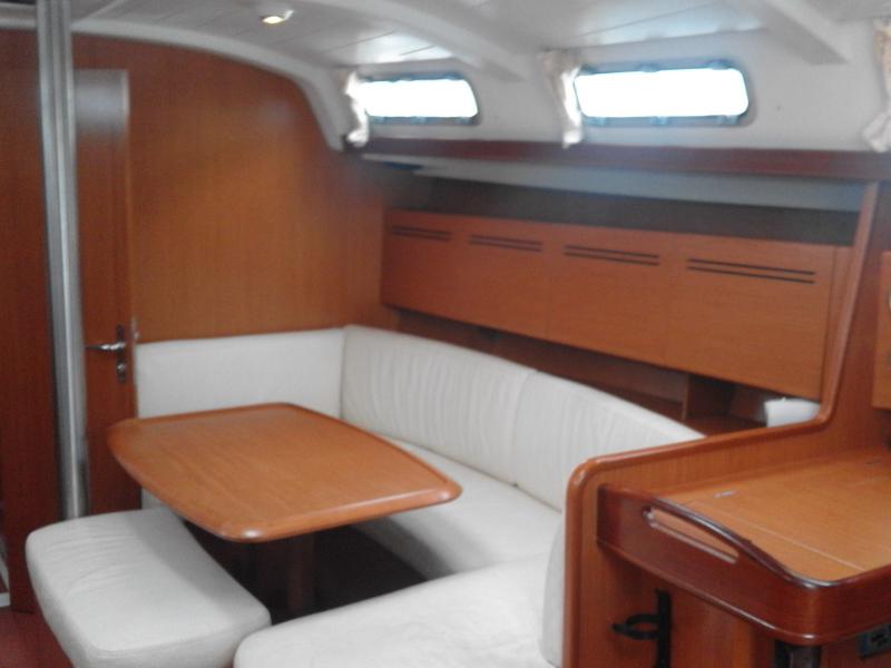 Book yachts online - sailboat - Beneteau Cyclades 43.3 - Elvira - rent