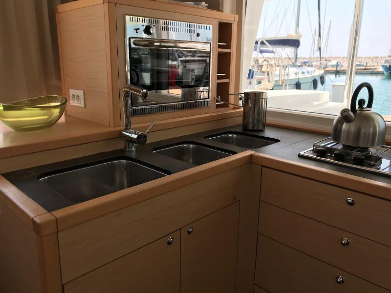 Book yachts online - catamaran - Lagoon 400 S2 - Ninfea - rent