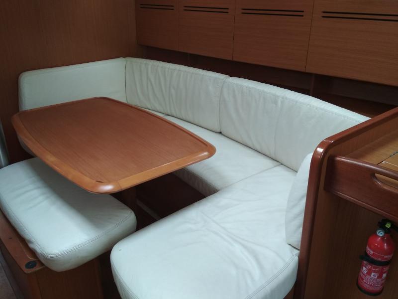 Book yachts online - sailboat - Beneteau Cyclades 43.3 - Pucci - rent