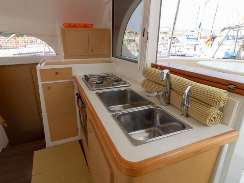 Book yachts online - catamaran - Lagoon 380 S2 - GIULIA - rent