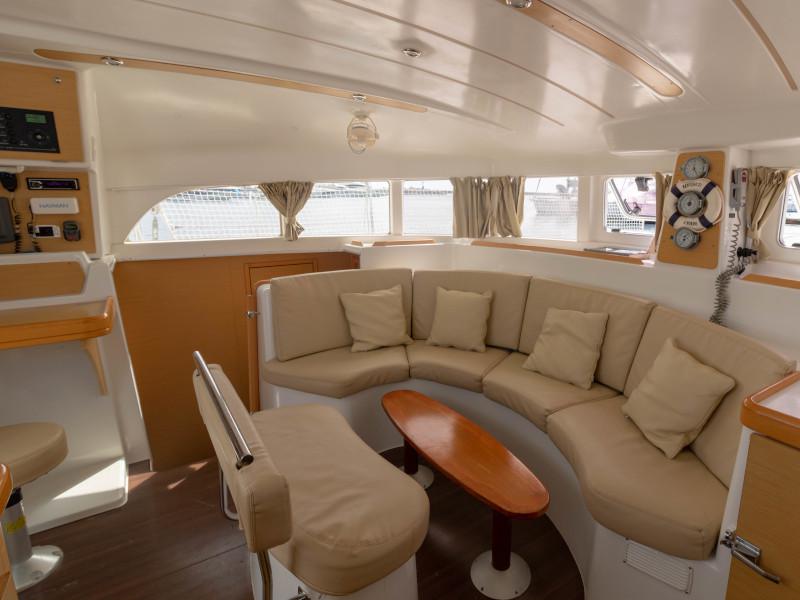 Book yachts online - catamaran - Lagoon 380 S2 - GIULIA - rent