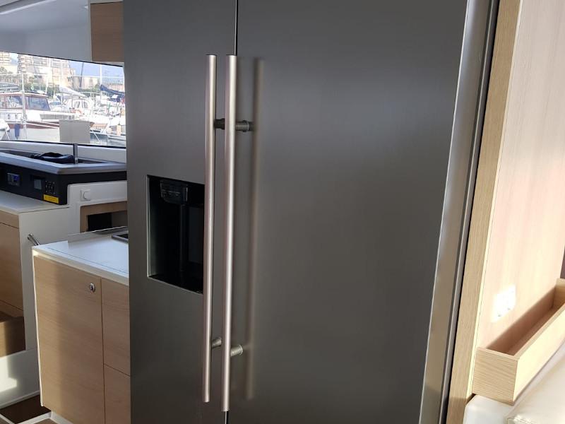 Book yachts online - catamaran - Bali 4.3 - Caparbio - A/C WM Generator - rent