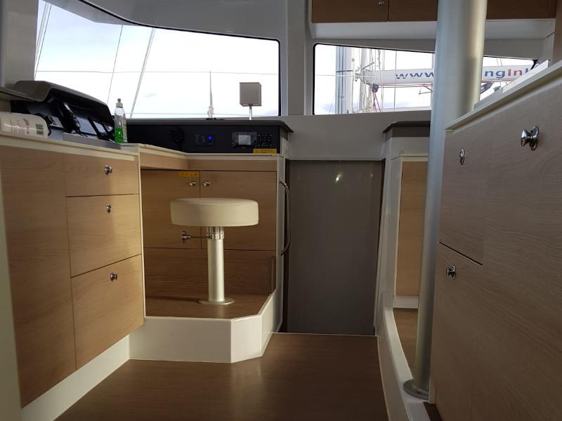 Book yachts online - catamaran - Bali 4.3 - Caparbio - A/C WM Generator - rent