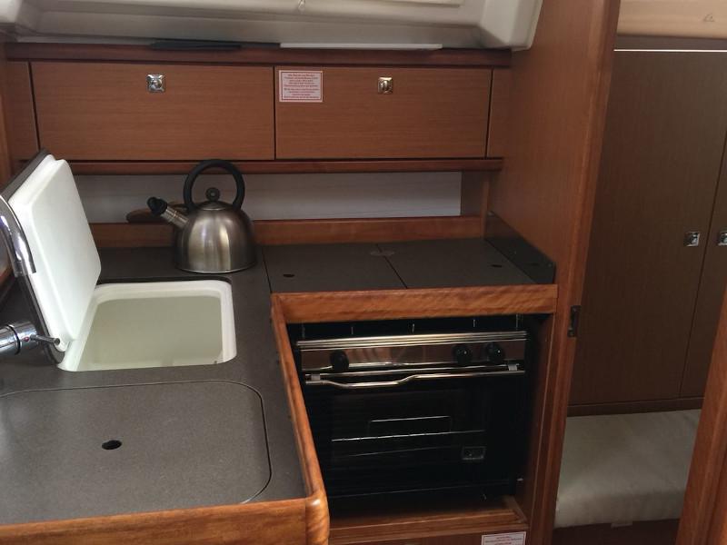 Book yachts online - sailboat - Bavaria 33 Cruiser - Bianca - rent