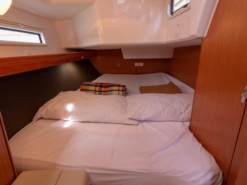 Book yachts online - sailboat - Bavaria Cruiser 37 - Sofia - rent