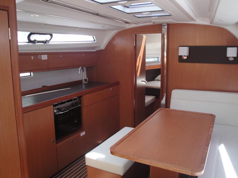 Book yachts online - sailboat - Bavaria Cruiser 41 - Giuli - rent