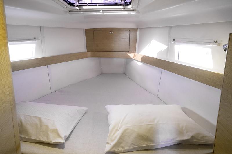 Book yachts online - sailboat - Elan 45 Impression - Alexe II - rent