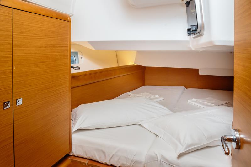 Book yachts online - sailboat - Sun Odyssey 449 - Ilios - Standard line - rent