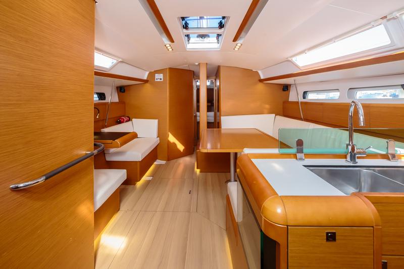 Book yachts online - sailboat - Sun Odyssey 449 - Ilios - Standard line - rent