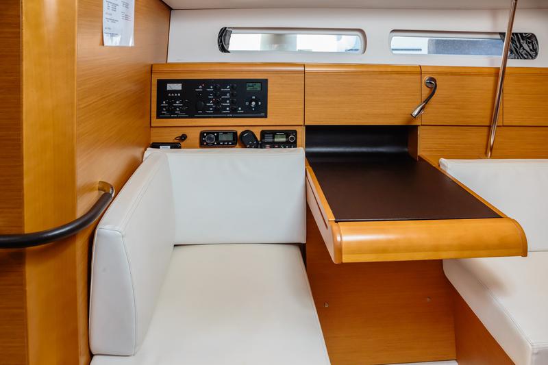 Book yachts online - sailboat - Sun Odyssey 449 - Ilios - Standard line - rent