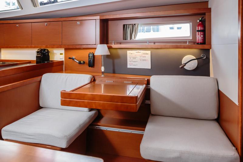 Book yachts online - sailboat - Oceanis 41 Style - Mia - Standard line - rent