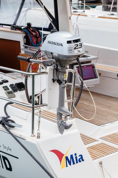 Book yachts online - sailboat - Oceanis 41 Style - Mia - Standard line - rent