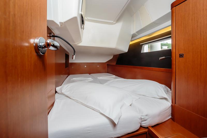 Book yachts online - sailboat - Oceanis 41 Style - Mia - Standard line - rent