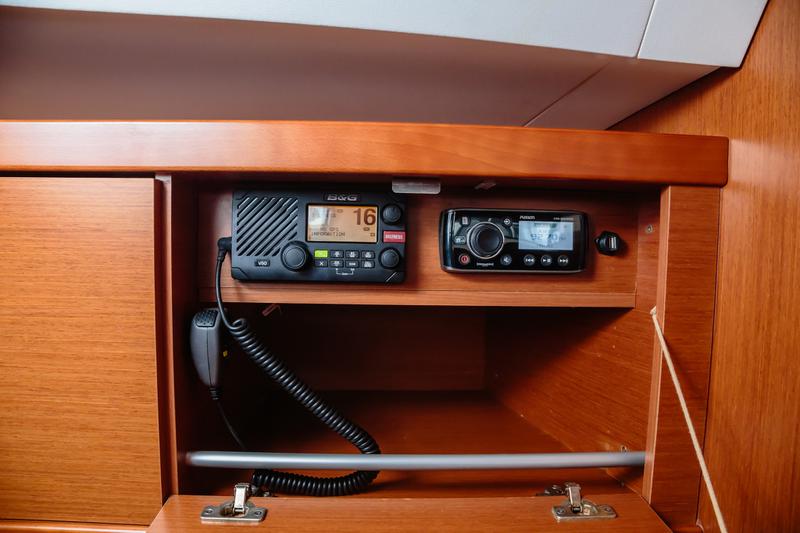 Book yachts online - sailboat - Oceanis 41 Style - Mia - Standard line - rent