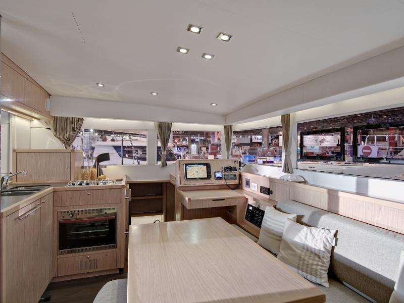 Book yachts online - catamaran - Lagoon 39 motor - Muscat - rent