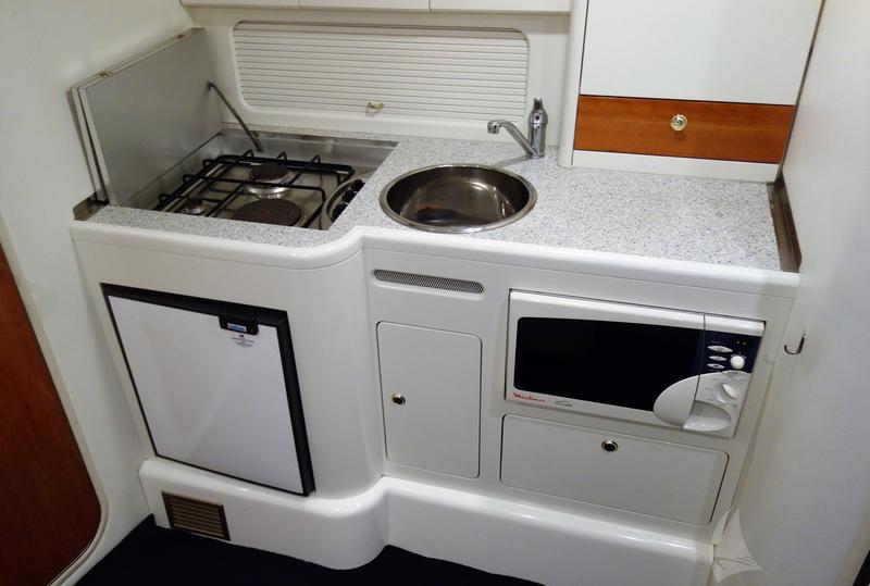 Book yachts online - motorboat - Cranchi Zaffiro 34 - Alisahni - rent