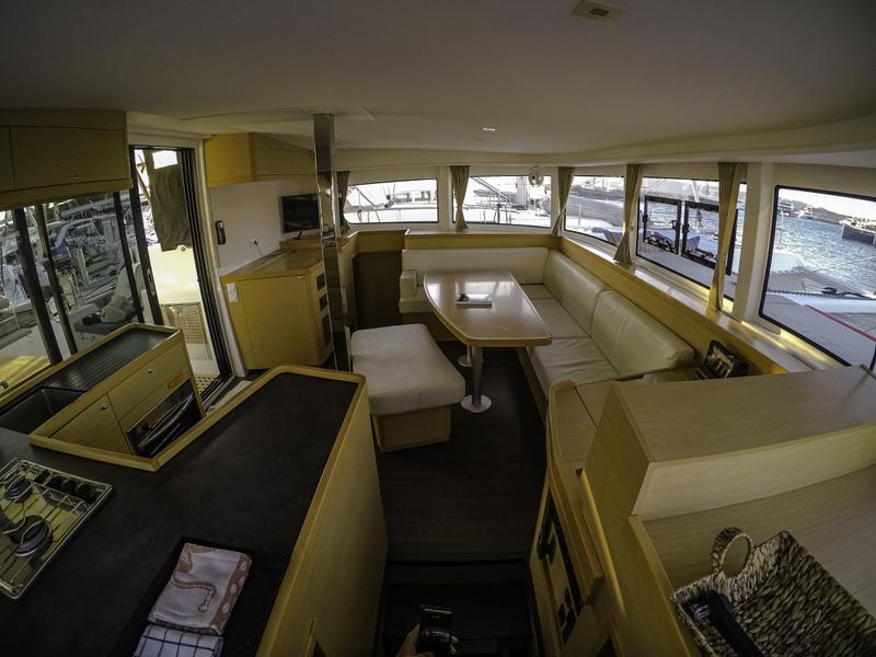 Book yachts online - catamaran - Lagoon 42 - Chamotte - rent