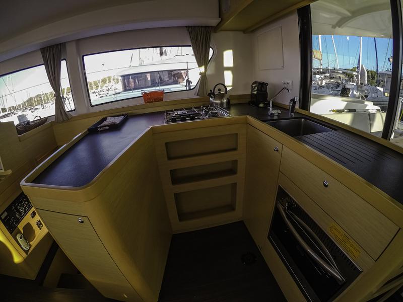 Book yachts online - catamaran - Lagoon 42 - Chamotte - rent