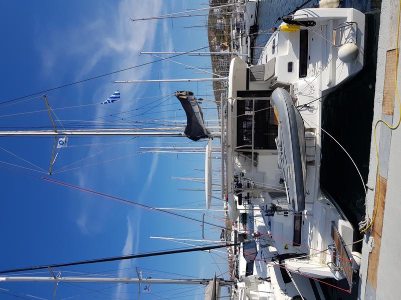 Book yachts online - catamaran - Lagoon 42 - Chamotte - rent