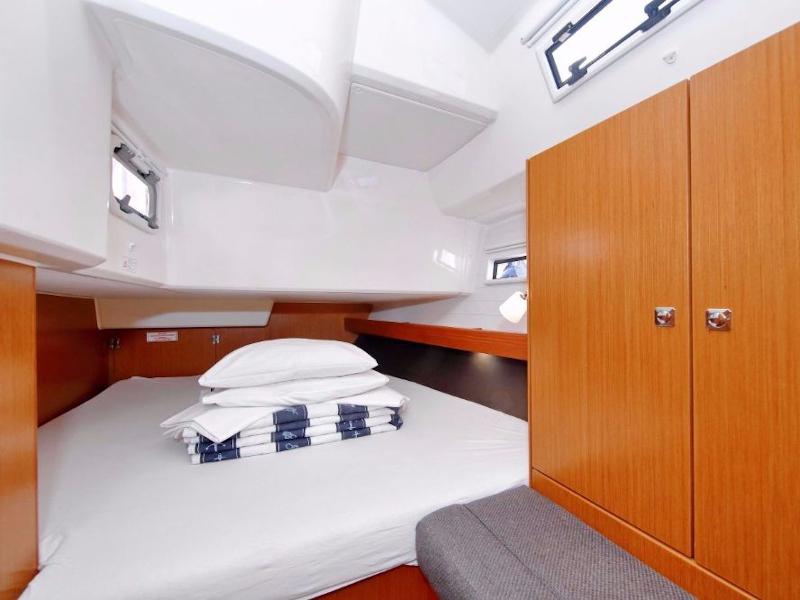 Book yachts online - sailboat - Bavaria Cruiser 41 - Calamari - rent