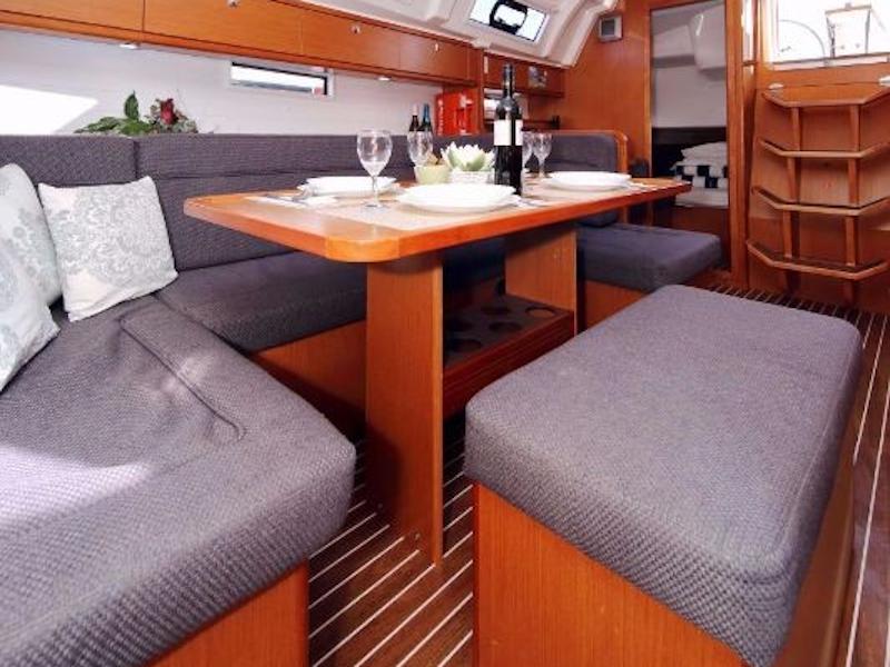 Book yachts online - sailboat - Bavaria Cruiser 41 - Calamari - rent