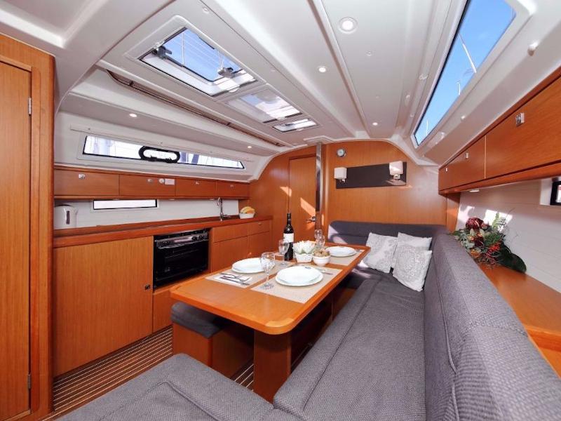 Book yachts online - sailboat - Bavaria Cruiser 41 - Calamari - rent