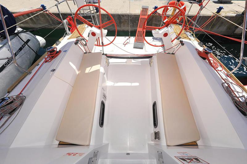 Book yachts online - sailboat - Elan 350 - Whiskey - rent