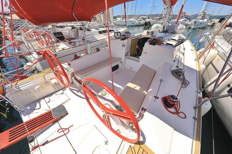 Book yachts online - sailboat - Elan 350 - Whiskey - rent