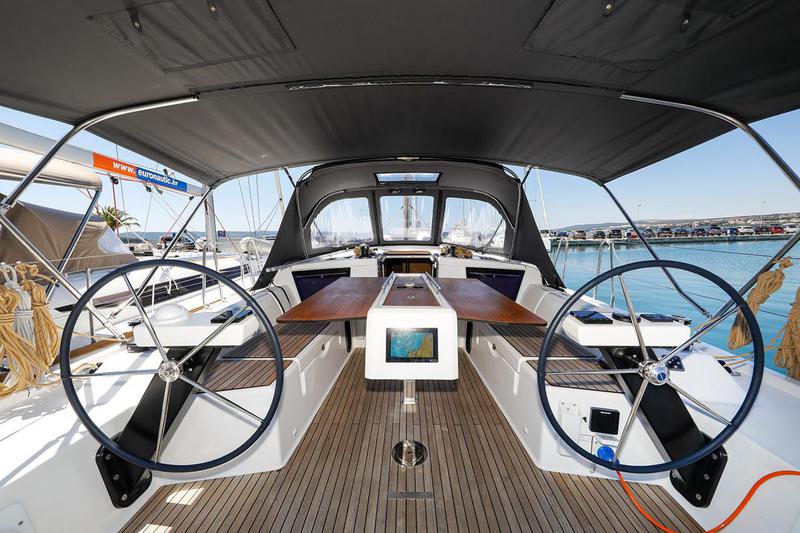 Book yachts online - sailboat - Dufour 390 Grand Large - Nunet - rent