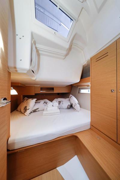 Book yachts online - sailboat - Dufour 390 Grand Large - Nunet - rent