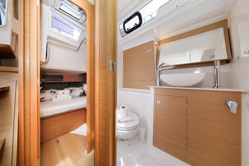 Book yachts online - sailboat - Dufour 390 Grand Large - Nunet - rent