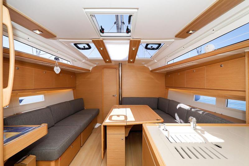 Book yachts online - sailboat - Dufour 390 Grand Large - Nunet - rent