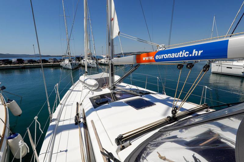 Book yachts online - sailboat - Dufour 390 Grand Large - Nunet - rent