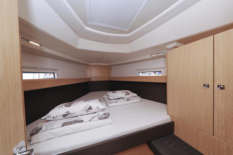 Book yachts online - sailboat - Bavaria Cruiser 37 - Sofija - rent