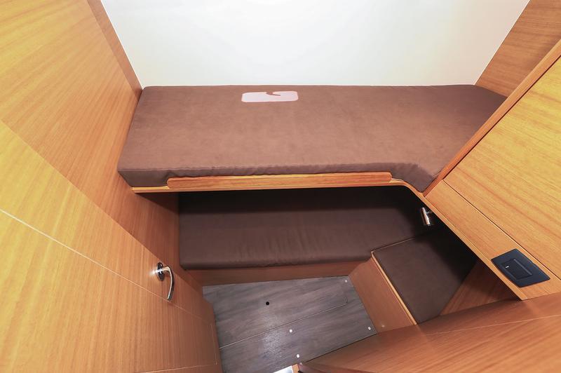 Book yachts online - sailboat - Elan 45.1 Impression - Anaya - rent