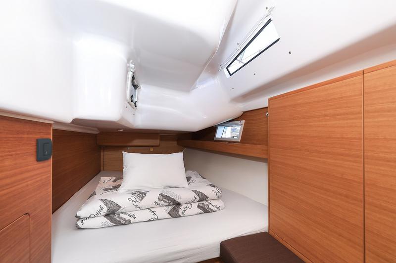 Book yachts online - sailboat - Elan 45.1 Impression - Anaya - rent