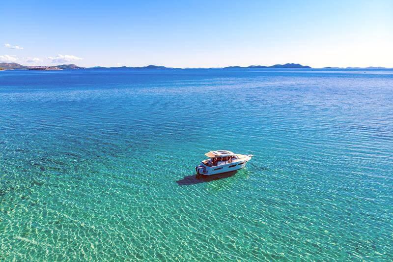 Book yachts online - motorboat - Merry Fisher 855 - Dobrila - rent