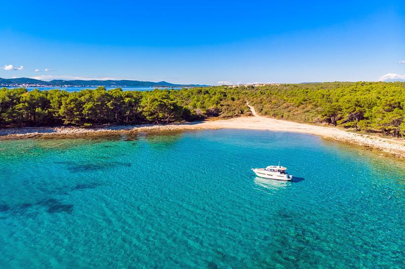 Book yachts online - motorboat - Merry Fisher 855 - Dobrila - rent