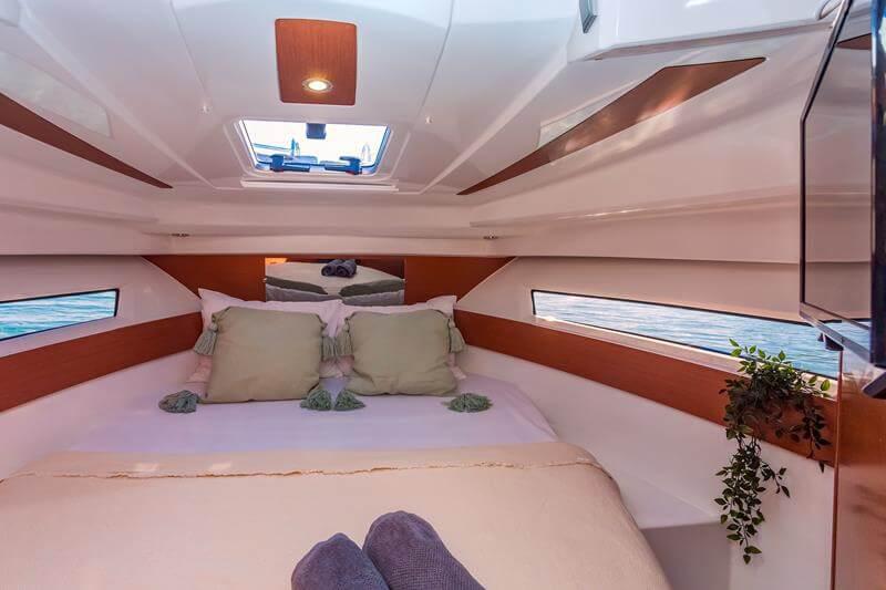 Book yachts online - motorboat - Merry Fisher 855 - Dobrila - rent