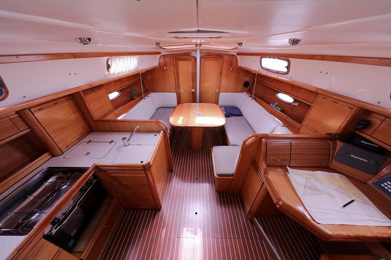 Book yachts online - sailboat - Bavaria Cruiser 37 - KALISPERA - rent