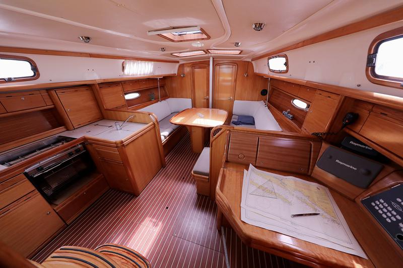 Book yachts online - sailboat - Bavaria Cruiser 37 - KALISPERA - rent