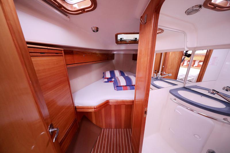 Book yachts online - sailboat - Bavaria Cruiser 37 - KALISPERA - rent