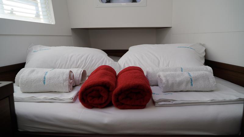 Book yachts online - catamaran - Lagoon 40 - Chios - rent