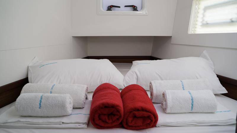 Book yachts online - catamaran - Lagoon 40 - Chios - rent