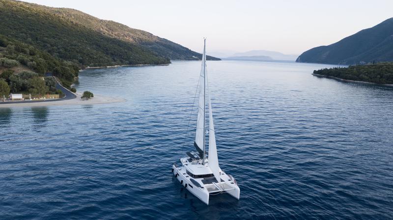 Book yachts online - catamaran - Lagoon 52 - Blue Velvet - rent