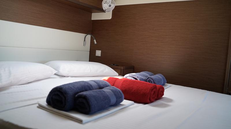 Book yachts online - catamaran - Lagoon 52 - Blue Velvet - rent